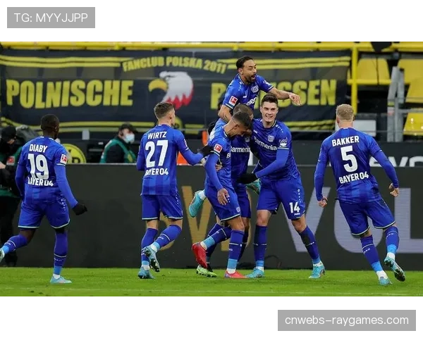 巴黎圣日耳曼抵达曼彻斯特,备战与曼城的次回合对决 巴黎圣日耳曼抵达曼彻斯特,备战与曼城的次回合对决